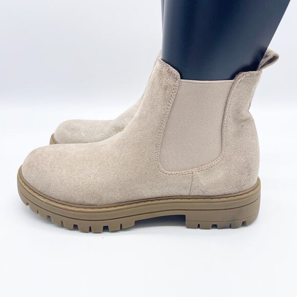 Nordstrom Girl's Noraissa Fab 4M Sand Suede Chelsea Boots Size 4 M - Picture 2 of 10